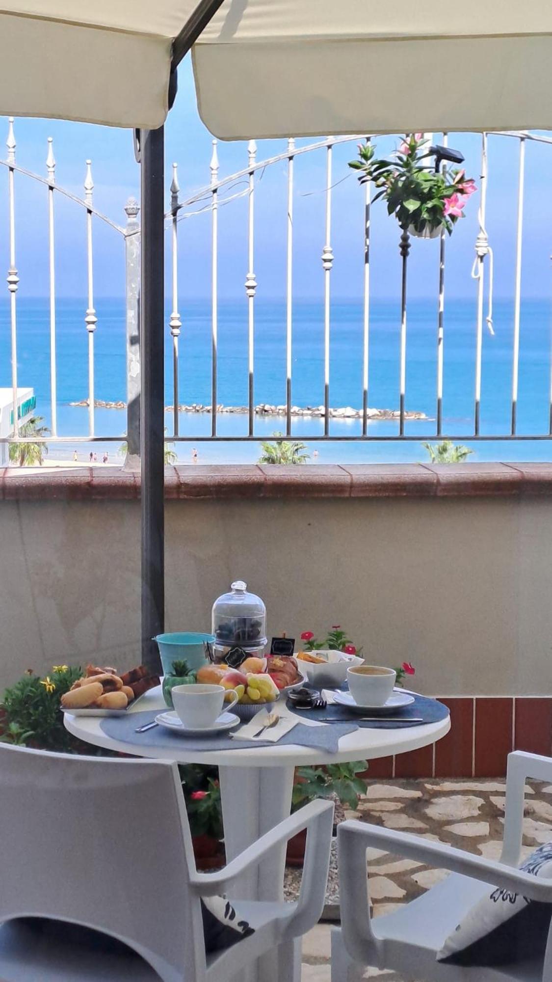 Tramonto Sul Mare Bed & Breakfast Termoli Exterior photo